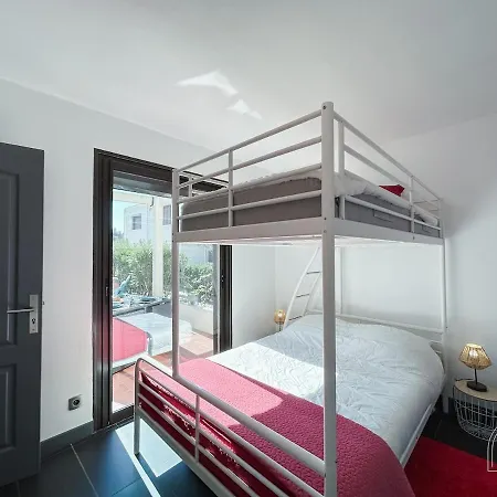 Appartement Rez-de-jardin A 1km Du Centre-ville De Six-fours