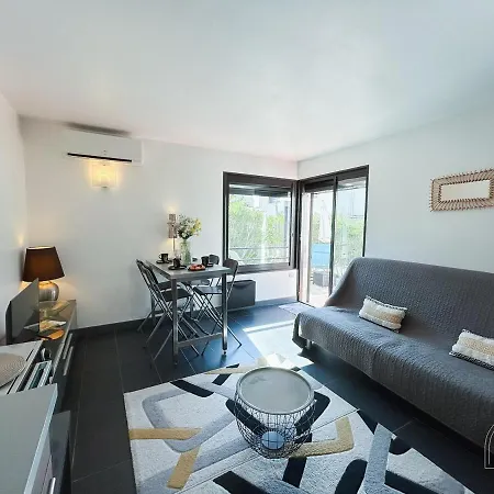 Appartement Rez-de-jardin A 1km Du Centre-ville De Six-fours *